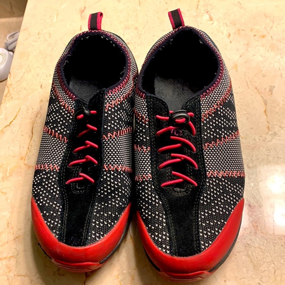 Urbane Shoes Urbane Scrubs Lightweight Slip Resistant Fly Knit